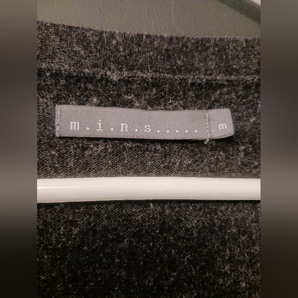 M.I.N.S WOMEN'S MEDIUM DARK GRAY BUTTON DOWN LONG SLEEVE TOP *ONE BUTTON MISSING - Picture 3 of 3